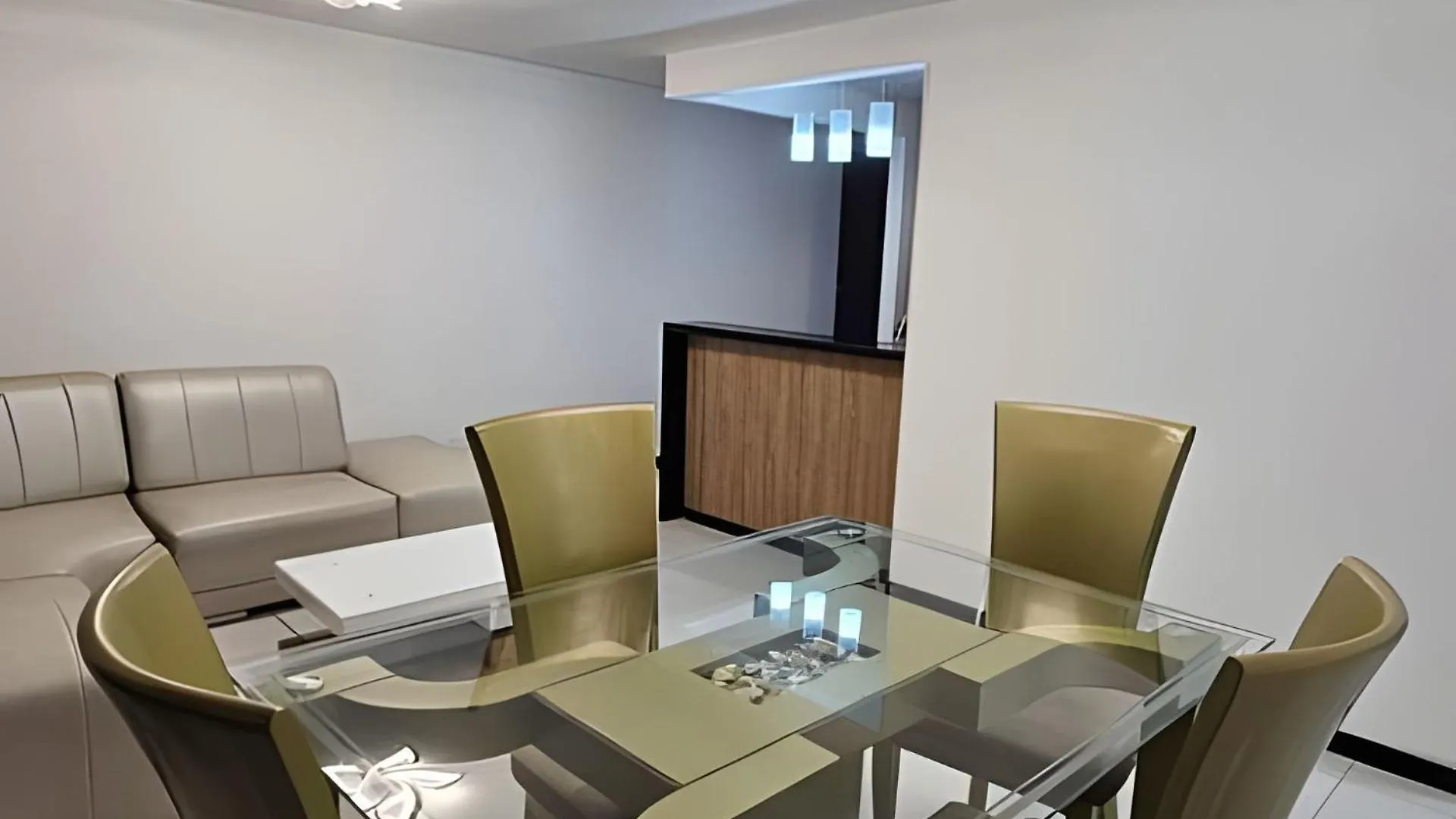 Edificio Santa Catalina Cerca Zona Comercial 卡利 公寓