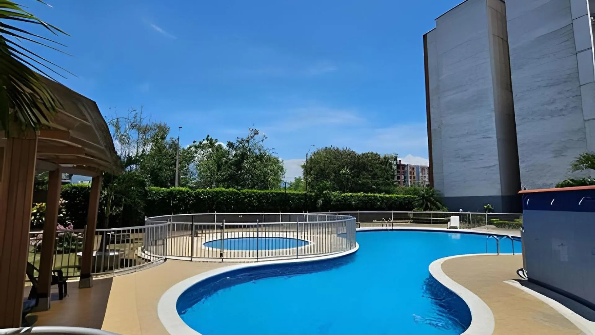 Edificio Santa Catalina Cerca Zona Comercial 卡利 0*,