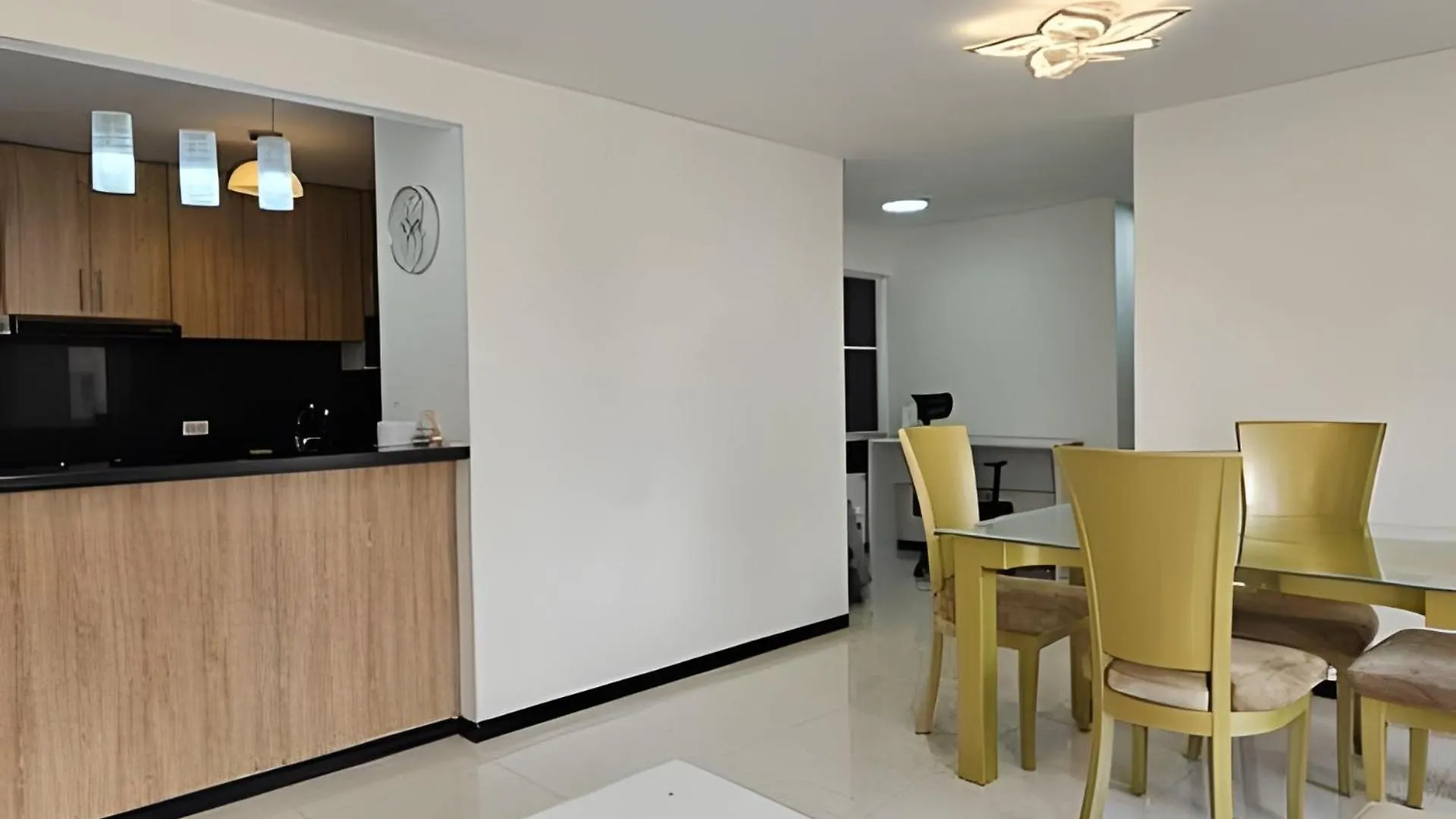 Edificio Santa Catalina Cerca Zona Comercial 卡利