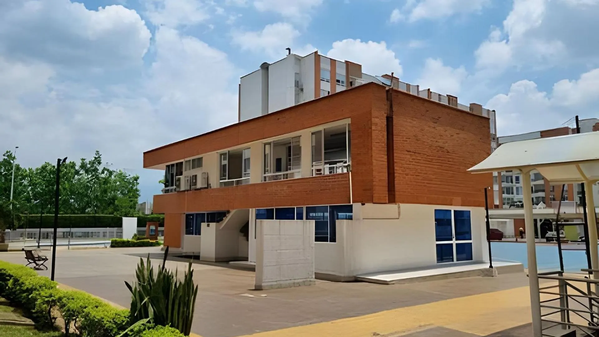 Edificio Santa Catalina Cerca Zona Comercial 卡利