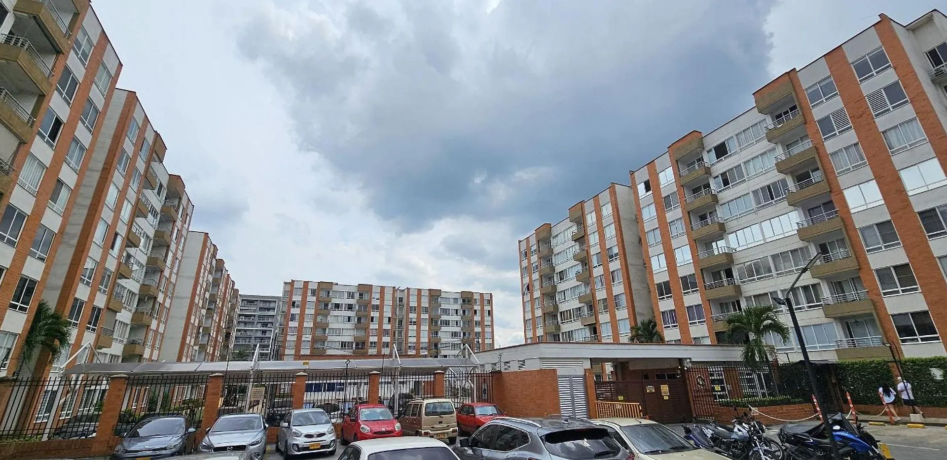 Edificio Santa Catalina Cerca Zona Comercial 卡利